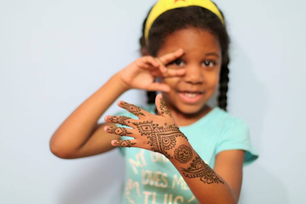 curly-nikki-henna-gia-hand-art-hennasooq-dmv-dc-baltimore-art-elkridge-columbia-maryland-peace