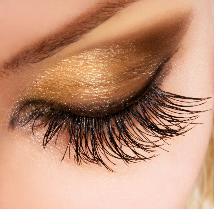 Get Long Luscious Eyelashes Naturally with Camellia Oil