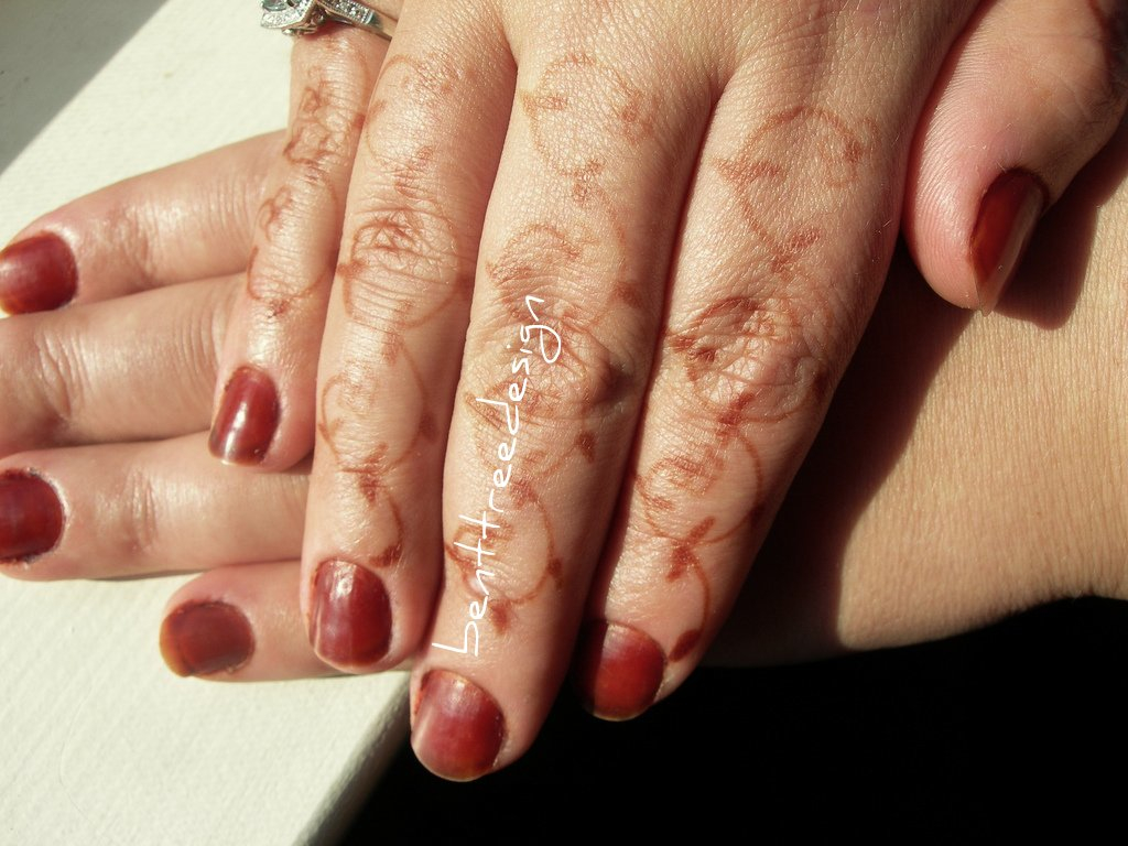 Applying Henna and Cassia Onto Nails | Henna Blog Spot