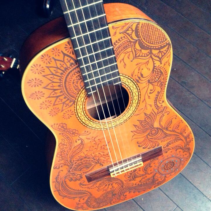 Henna guitar by Aki Nishio