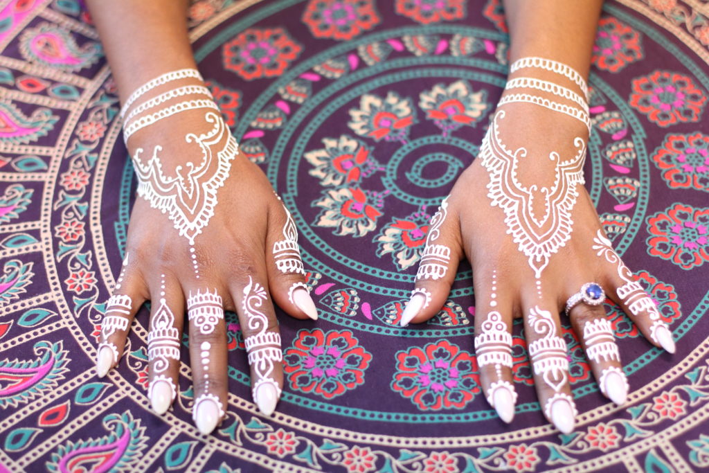 white-henna-body-art-mehndi-tattoo-glitter-glam-glamorous-wedding-marriage-hennasooq-columbia-dc-dmv-baltimore-top-design-temporary